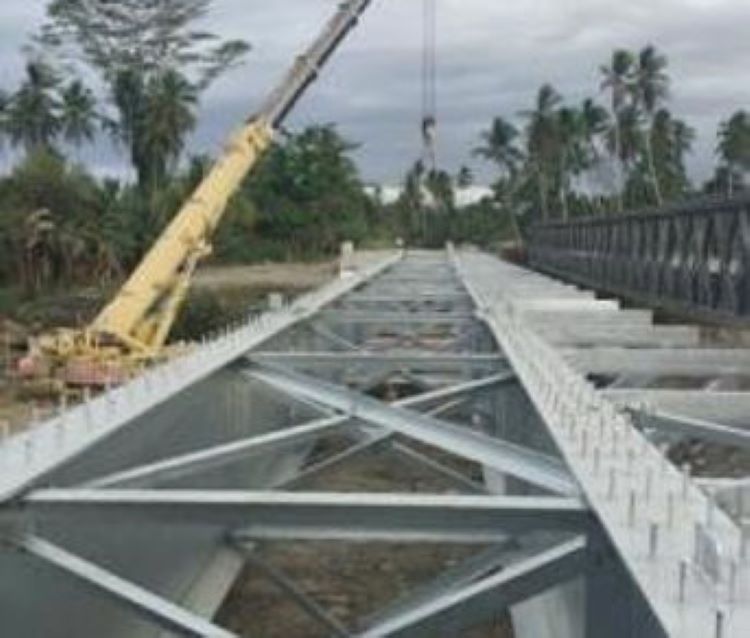 Oro Bridge Girder Frame works: Steel Bridge Erection Step One Ground Assembly before lifting by mobile cranes 