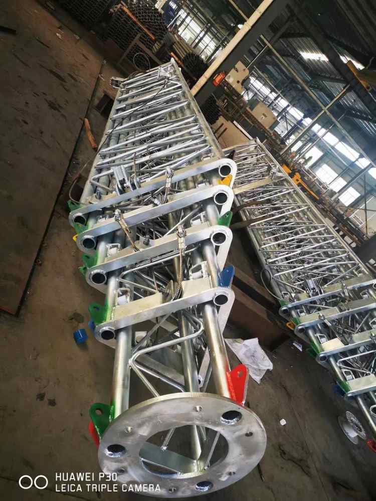 Cell_On_Wheels_Telescopic_Tralier_Tower_03_Finished_Steelworks_For_Delivery