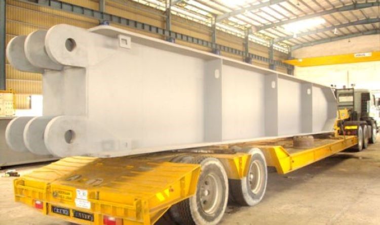 Heavy Lifting Beam on low loader 