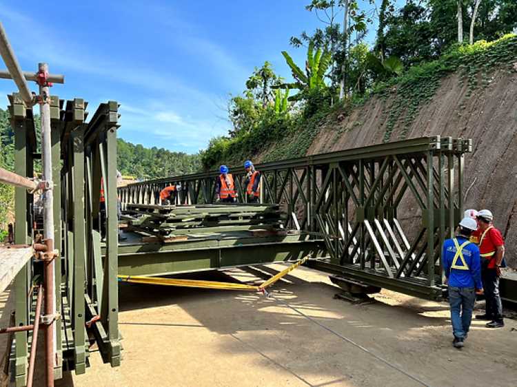 Why_Trust_ZHM_Huawu_Steel_in_your_Steel_Fabrication_Projects_04_bridge-steel-installation