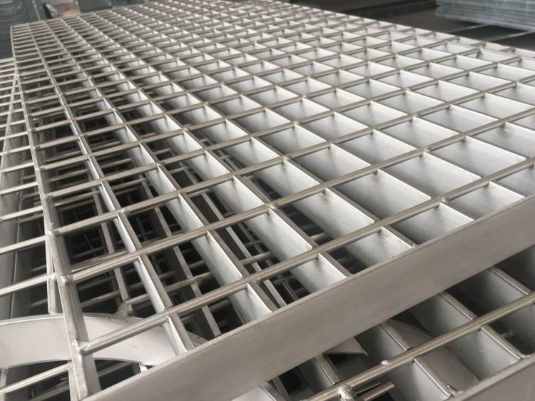High Level Walkway Stainless Steel Structures:Stainless steel gratings floor slab and stair treads 