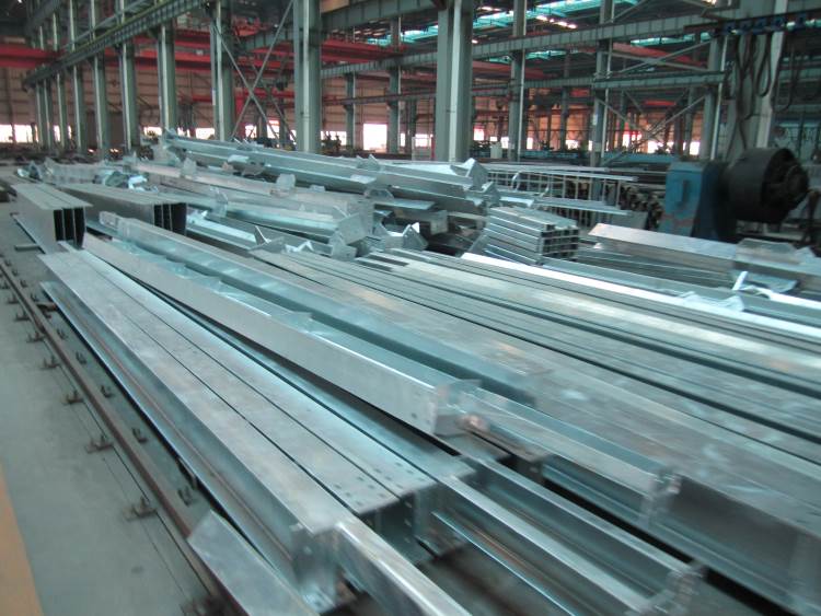 Maersk Multifunctional Reefer Rack Steel Platforms Italy: Container Loading Work 