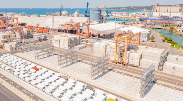 Reefer Stack Rack Gantry Production and Construction_4_Port_reefer_racks_Stack