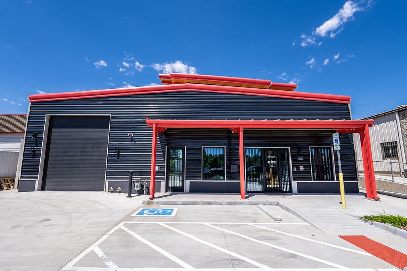 Office,Showroom,Warehouse Use Metal Commercial Buildings With Modern Design Black Color:Front side View