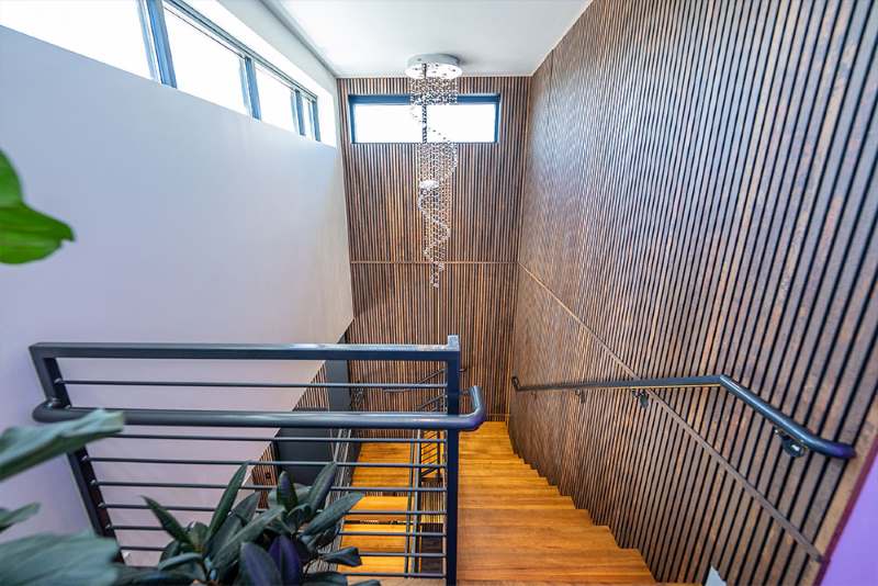Office,Showroom,Warehouse Use Metal Commercial Buildings With Modern Design Black Color:mezzanine staircases 