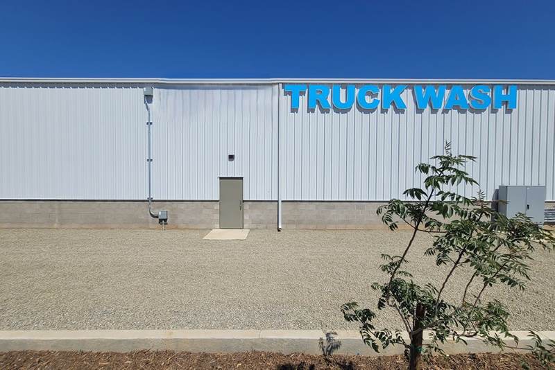 Prefabricated Steel Truck Washing Buildings | Wash Shop:Longitudinal Siding Elevation View
