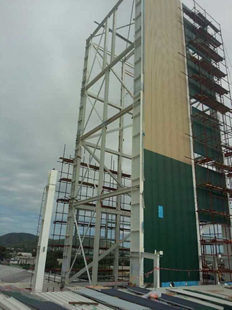 Pre-Engineered_Buildings_vs_Conventional_Buildings_Which_is_Better_03-installation-on-site